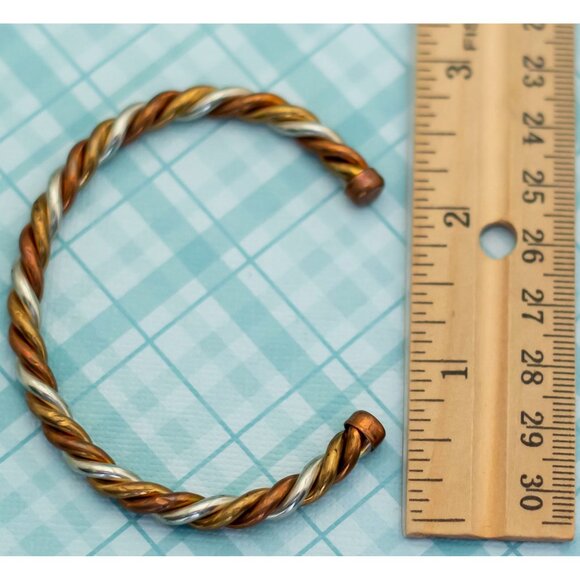 Vintage Elegant Twist Cuff Bracelet - 7 3/4 inch - L21 - Picture 3 of 3
